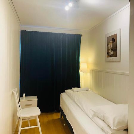Arctic Inn, Cozy Single Bed Private Room In A Shared Apartment With Stunning Tromso Views Luaran gambar
