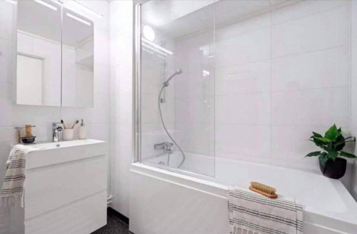 Arctic Inn, Cozy Single Bed Private Room In A Shared Apartment With Stunning Tromso Views Luaran gambar