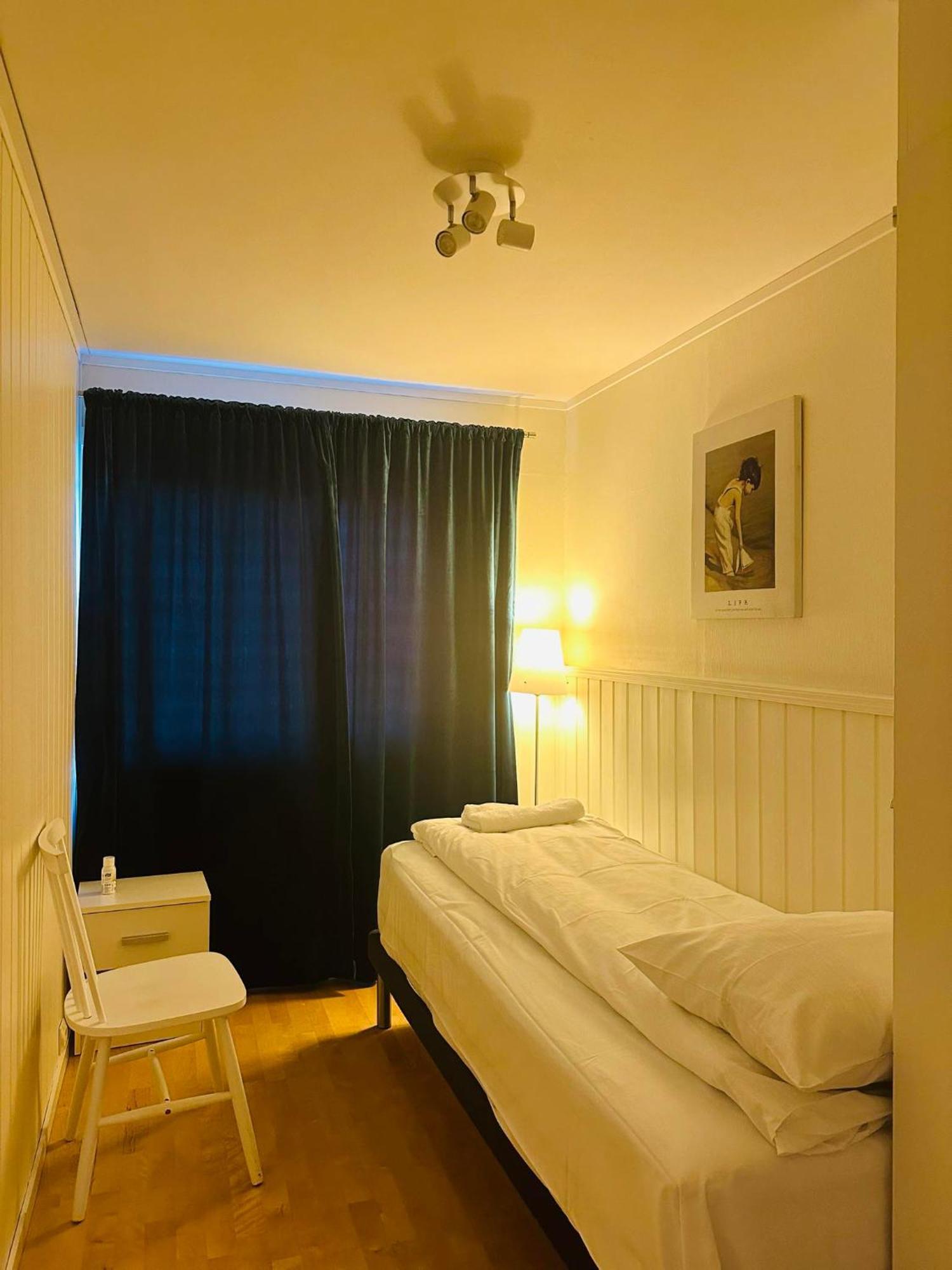 Arctic Inn, Cozy Single Bed Private Room In A Shared Apartment With Stunning Tromso Views Luaran gambar
